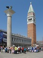 Markusplatz mit Campanile in Venedig